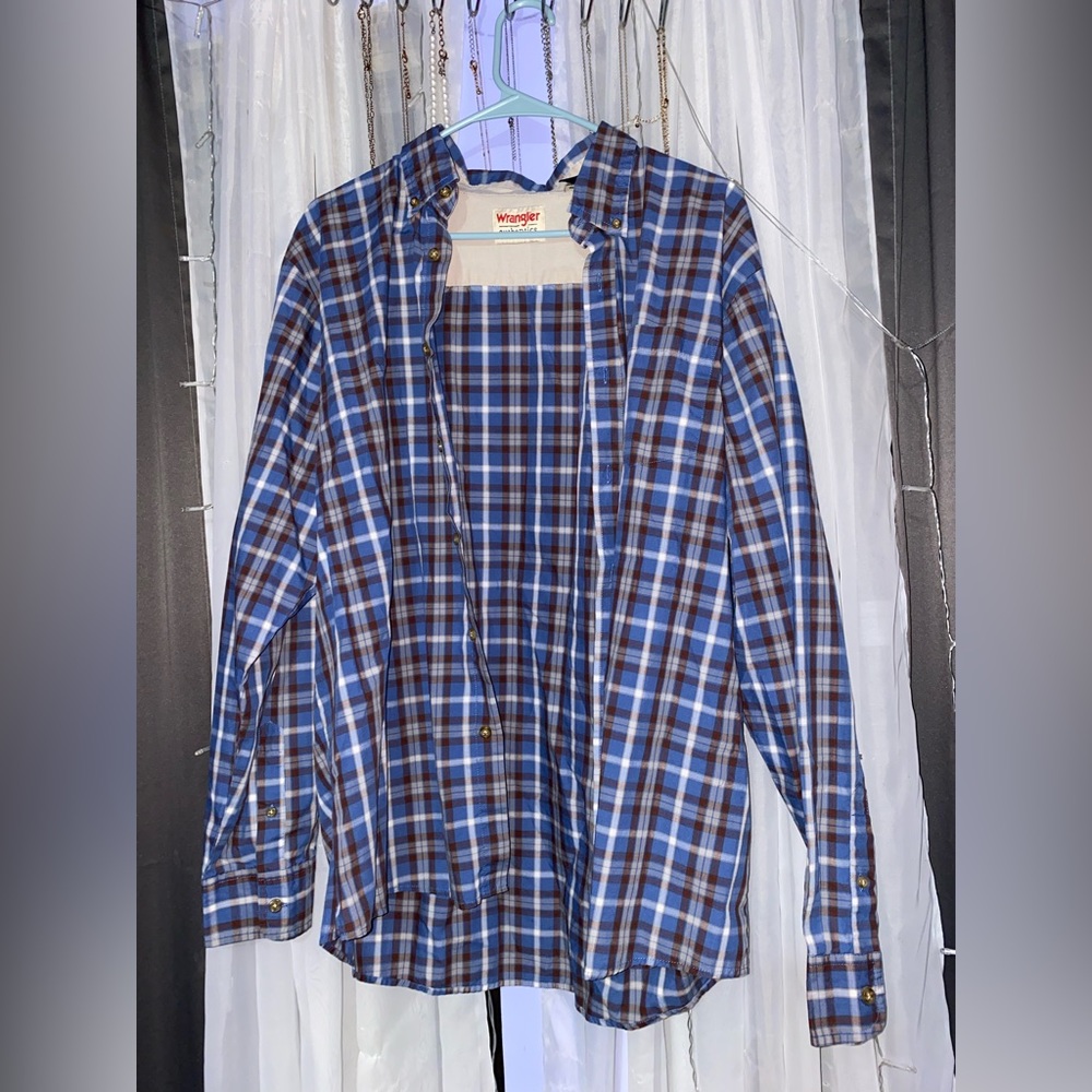 wrangler button up size large